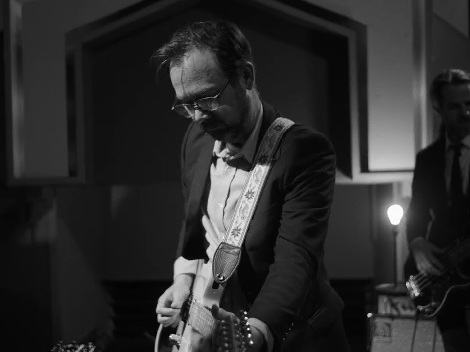 Kelly Doyle performing at Ovations in Houston